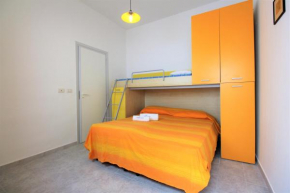 Trilocale arancione climatizzato con terrazza panoramica